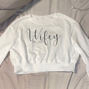 Nwot wifey 2022 crop top sweater